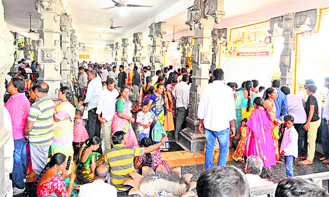 వేయిస్తంభాల ఆలయంలో శివరాత్రి వేడుకలు1