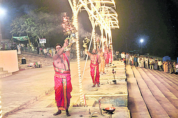 కనుల పండువగా తెప్పోత్సవం1
