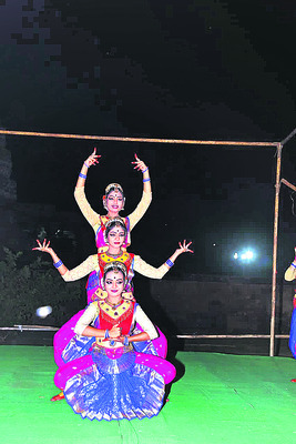 ఆకట్టుకున్న సాంస్కృతిక కార్యక్రమాలు
1