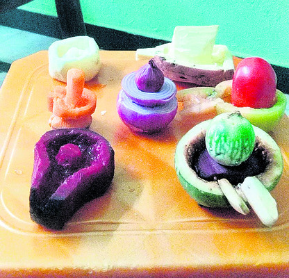 కూరగాయలతో శివలింగాకృతులు 1