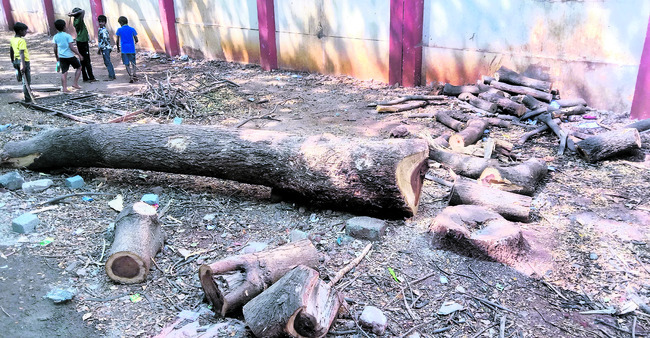 పాత నోట్లు ఇస్తే.. రూ. కోటి ఇస్తామంటూ..1