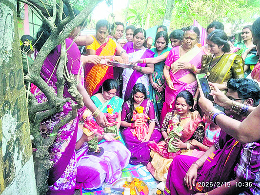 ● గుప్తేశ్వర్‌లో భక్తుల కోలాహలం 
2