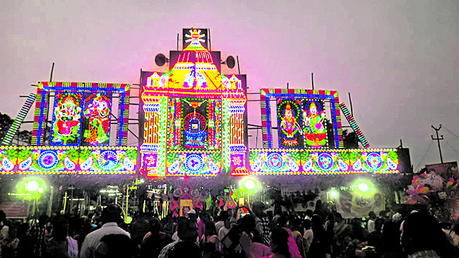 తరలిన భారీ విద్యుత్‌ ప్రభలు 1