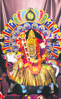 పెదకాకానిలో భక్త జన సందోహం1