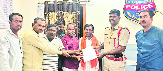 కౌన్సిలర్‌ అక్కమ్మను అప్పగించండి 1