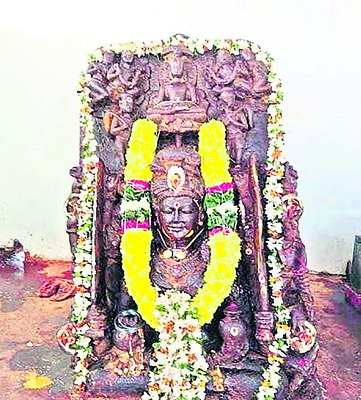 పారమ్మ కొండపై భక్తజనం 1