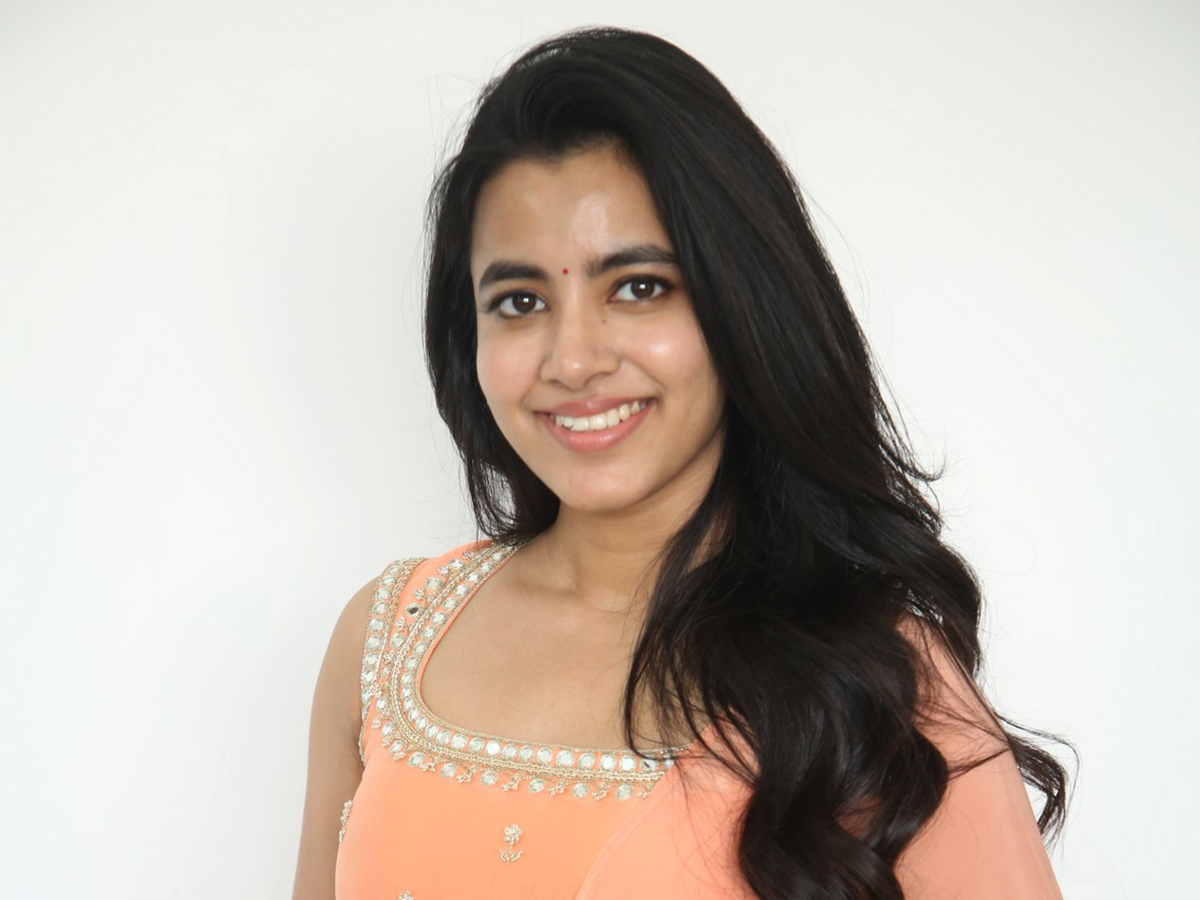 Actress Shivani Nagaram Exclusive Hilarious Interview HD Photos1