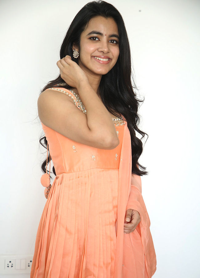 Actress Shivani Nagaram Exclusive Hilarious Interview HD Photos10