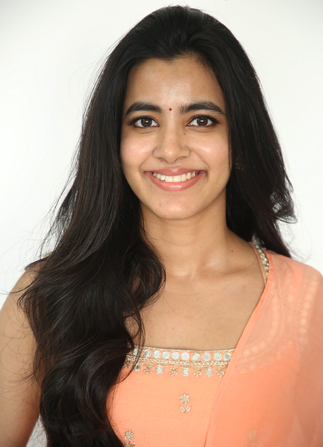 Actress Shivani Nagaram Exclusive Hilarious Interview HD Photos16