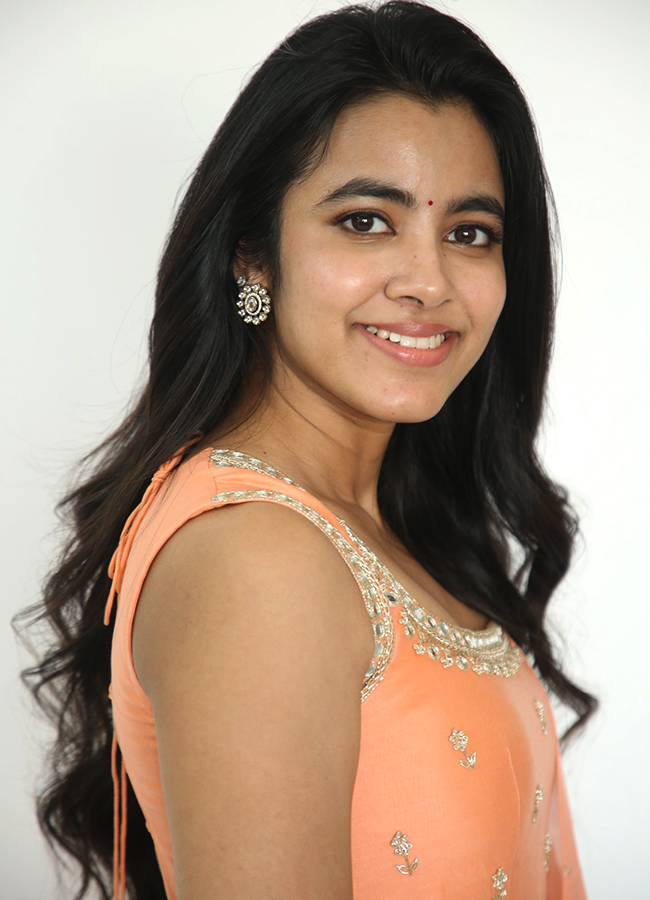 Actress Shivani Nagaram Exclusive Hilarious Interview HD Photos19