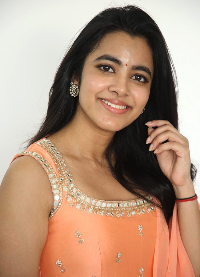 Actress Shivani Nagaram Exclusive Hilarious Interview HD Photos4