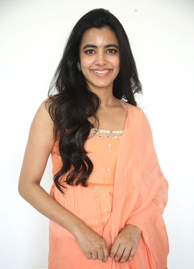 Actress Shivani Nagaram Exclusive Hilarious Interview HD Photos6