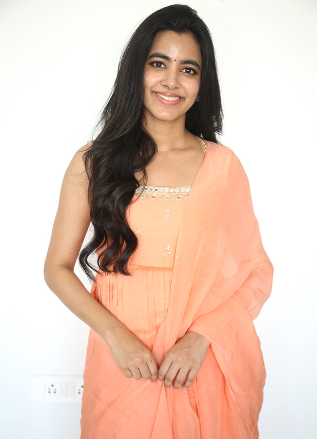 Actress Shivani Nagaram Exclusive Hilarious Interview HD Photos7