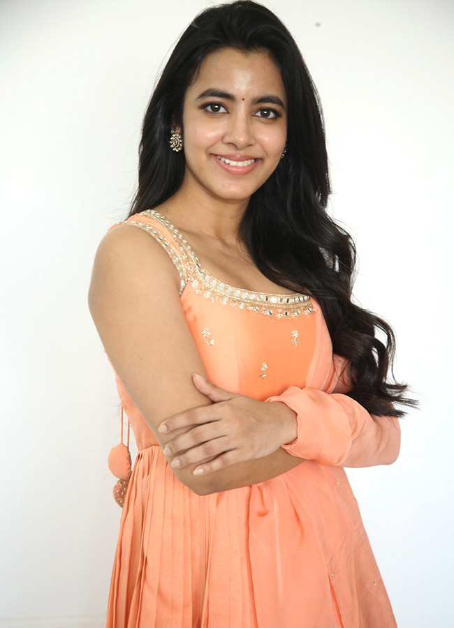 Actress Shivani Nagaram Exclusive Hilarious Interview HD Photos9