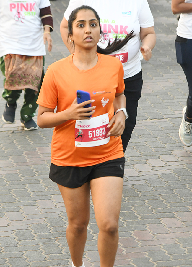 Women Pinkathon Run in full swing on Necklace Road12