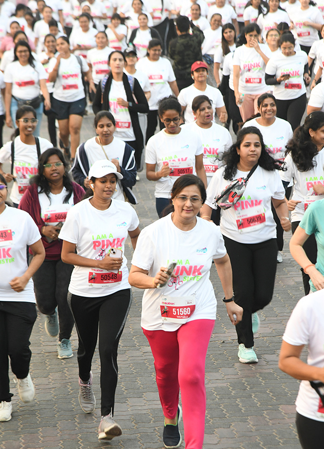 Women Pinkathon Run in full swing on Necklace Road13