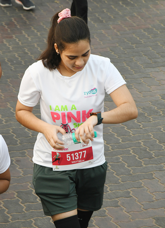 Women Pinkathon Run in full swing on Necklace Road14