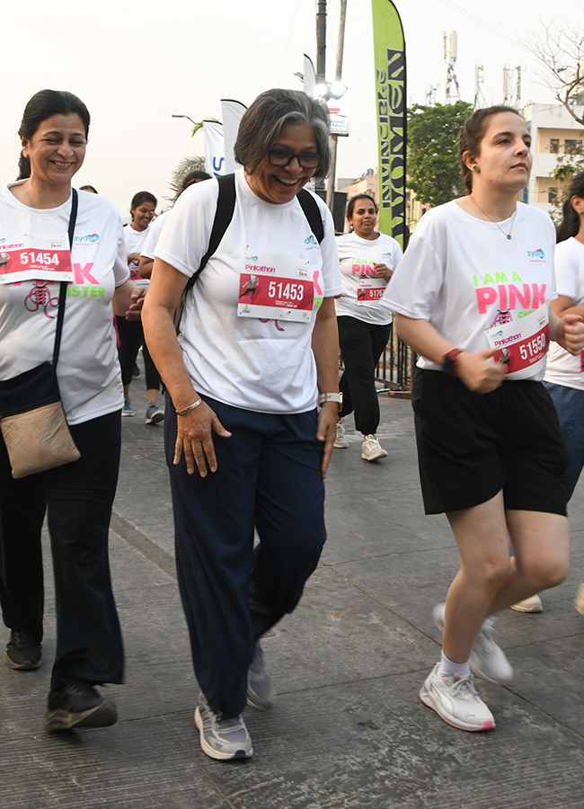 Women Pinkathon Run in full swing on Necklace Road16