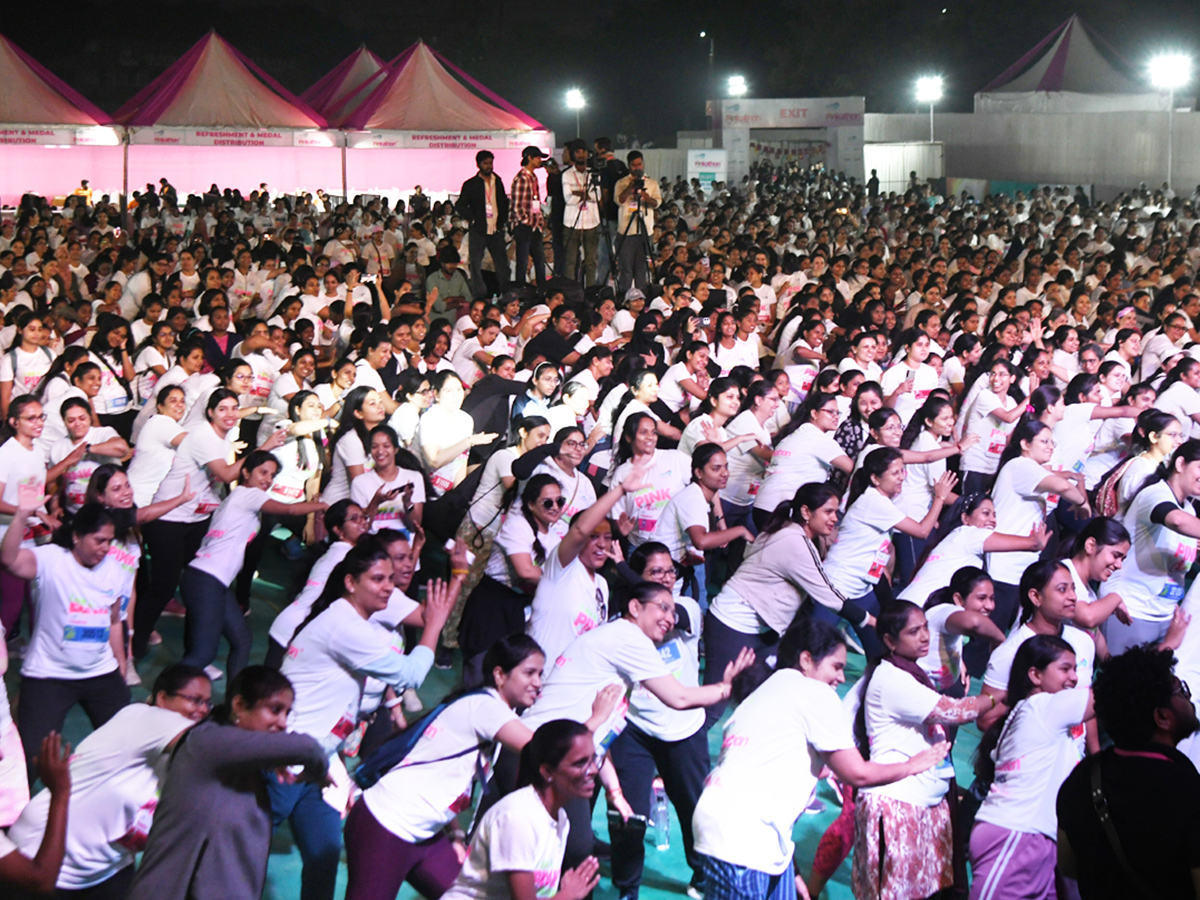 Women Pinkathon Run in full swing on Necklace Road2
