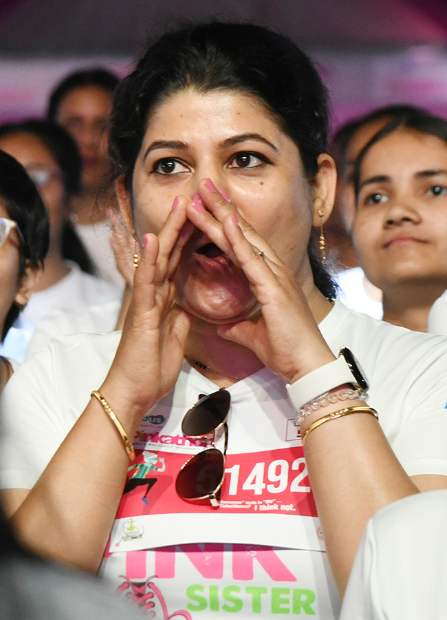 Women Pinkathon Run in full swing on Necklace Road21