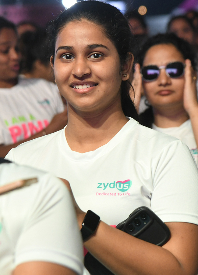 Women Pinkathon Run in full swing on Necklace Road23