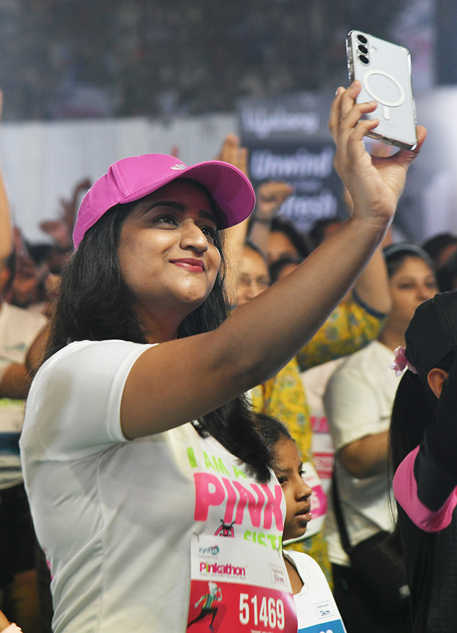 Women Pinkathon Run in full swing on Necklace Road25
