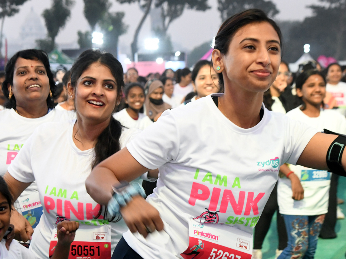 Women Pinkathon Run in full swing on Necklace Road26