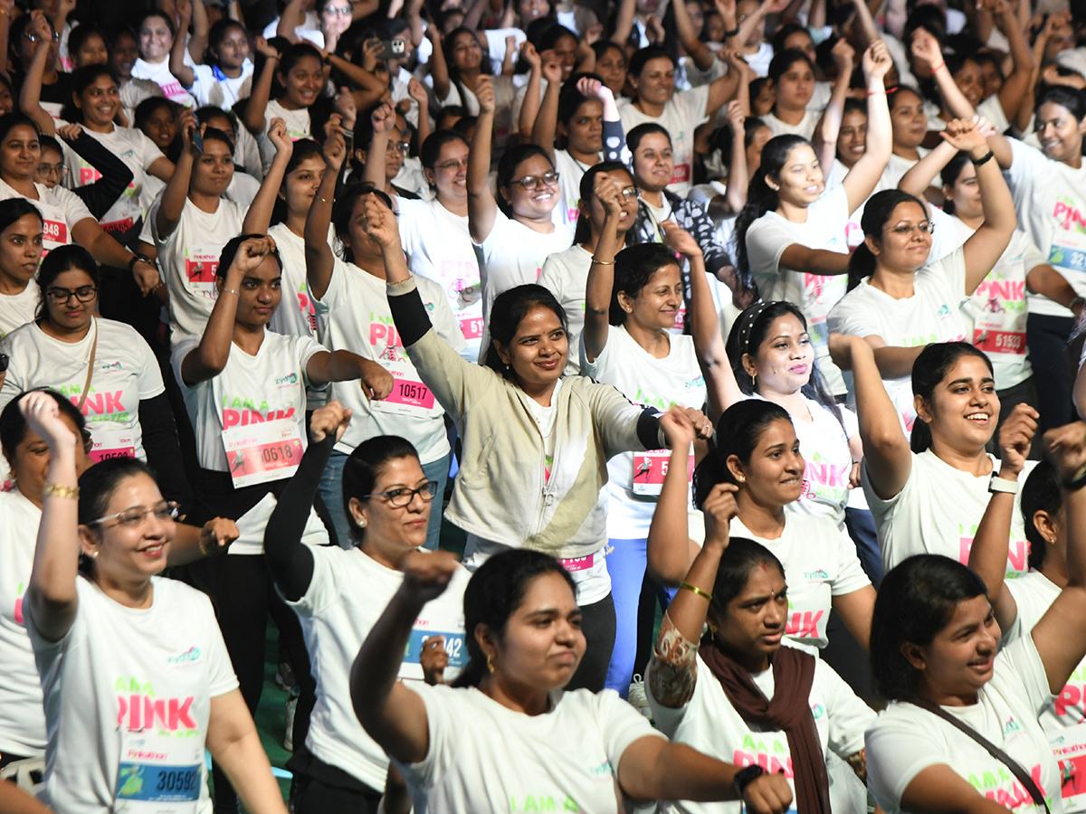 Women Pinkathon Run in full swing on Necklace Road3