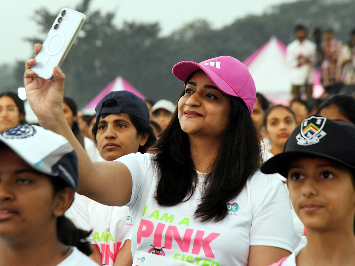 Women Pinkathon Run in full swing on Necklace Road30