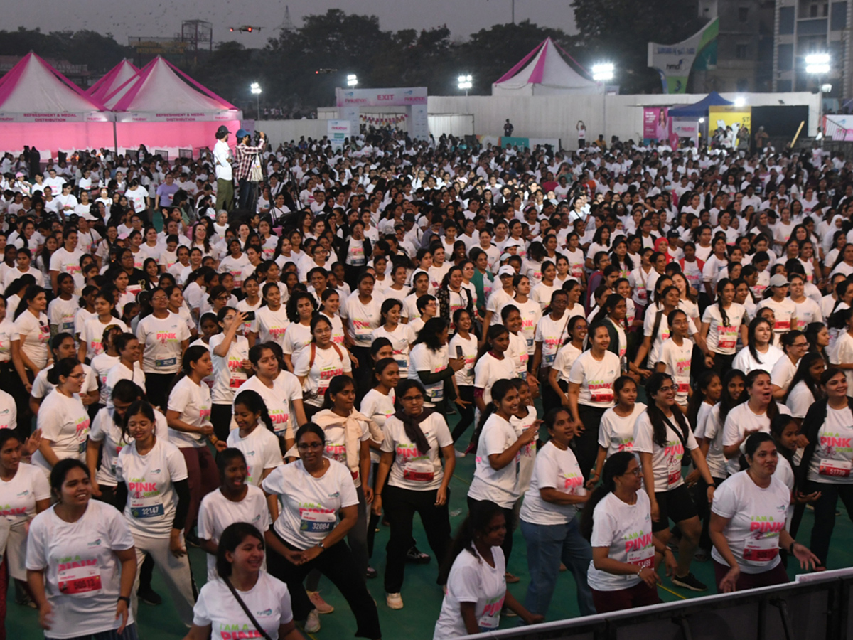 Women Pinkathon Run in full swing on Necklace Road8