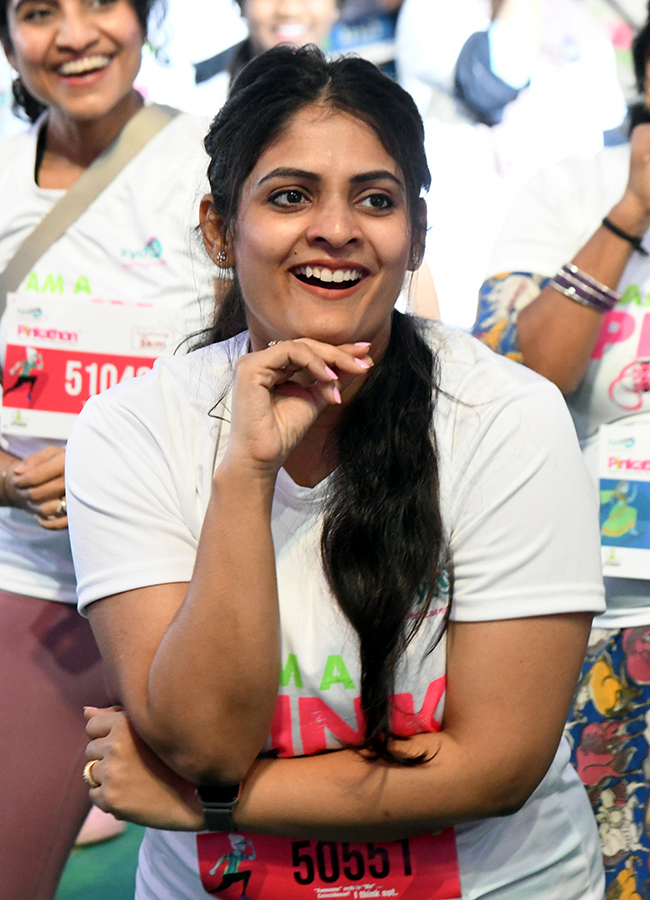Women Pinkathon Run in full swing on Necklace Road9