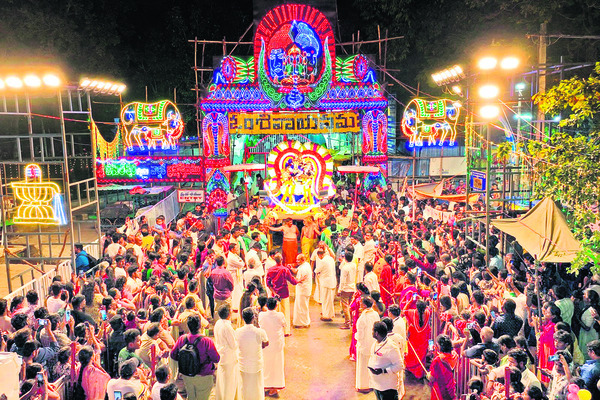 చిత్తూరు, తిరుపతి జిల్లాల్లో వైభవంగా శివరాత్రి వేడుకలు 1