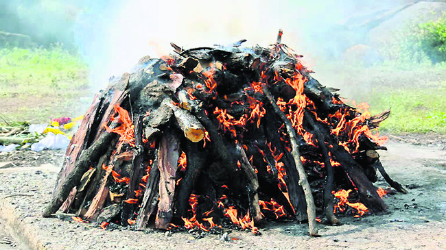 టీడీపీ కూటమి ప్రభుత్వం ‘సంస్కారం’ మరిచింది. అంతిమ సంస్క1