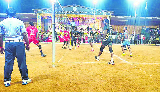 కుమార్తెకు ఇచ్చిన ఆస్తి తిరిగి  ఇప్పించాలని వినతి1