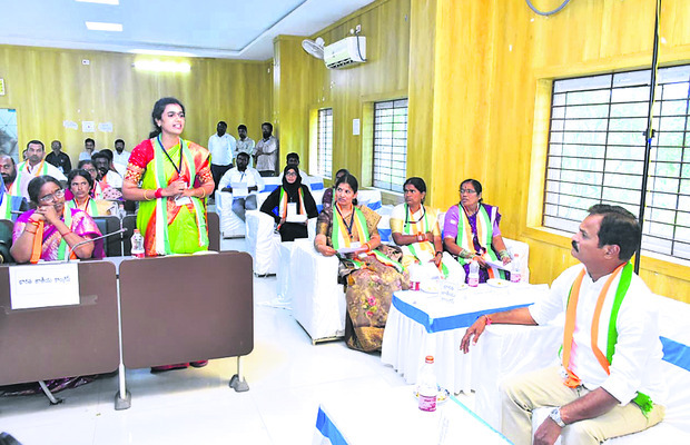 40ఏళ్ల తర్వాత కాంగ్రెస్‌ జెండా ఎగిరింది1