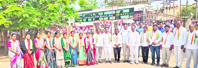 విధేయులకే పట్టం1