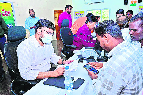 అర్జీదారుల ఆర్తనాదాలు 1