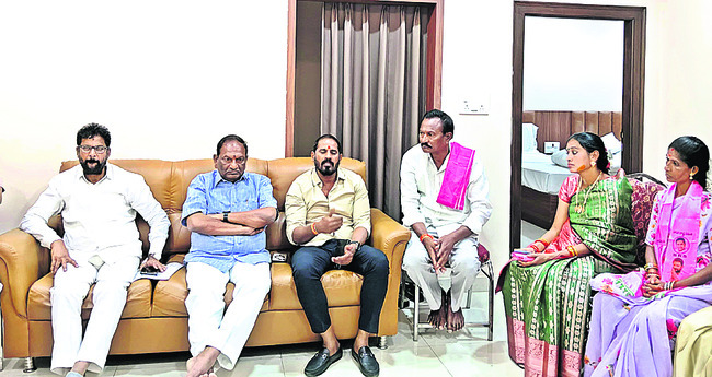 సీఎండీని కలిసిన అధికారులు4