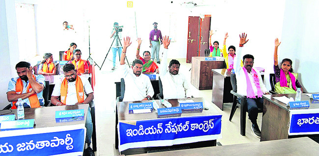 ● చైర్మన్‌గా కట్కం రవీందర్‌● వైస్‌ చైర్‌పర్సన్‌గా తురగ 1