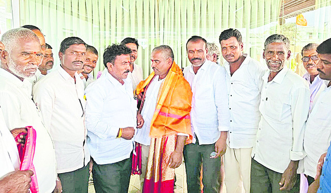 ‘పుర’ సంబురం 
9