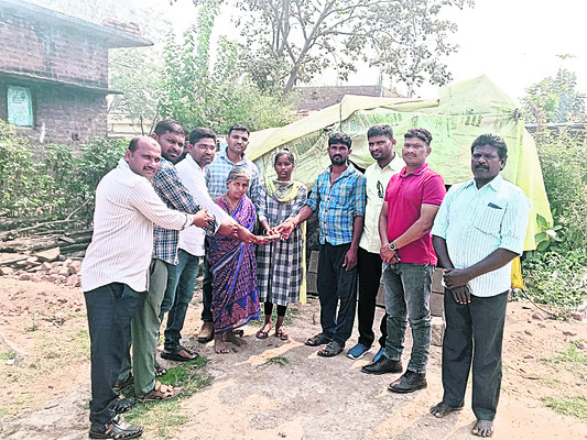 స్నేహబంధానికి అండగా...
1