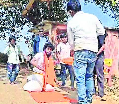 ప్రేమ ఫలించాలని పొర్లు దండాలు 2