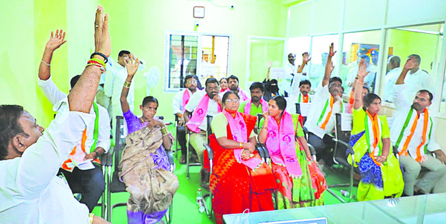 ‘పుర’ సంబురం 
5