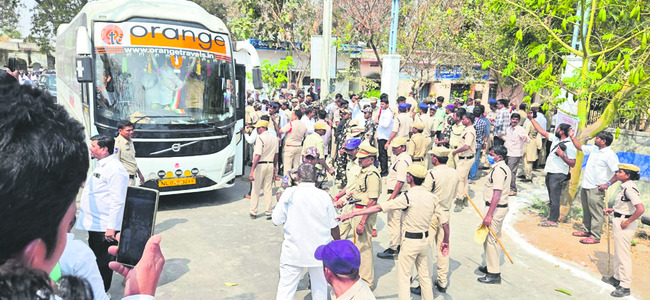 ‘పుర’ సంబురం 
8
