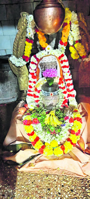 పులకించిన భక్తఝరి1