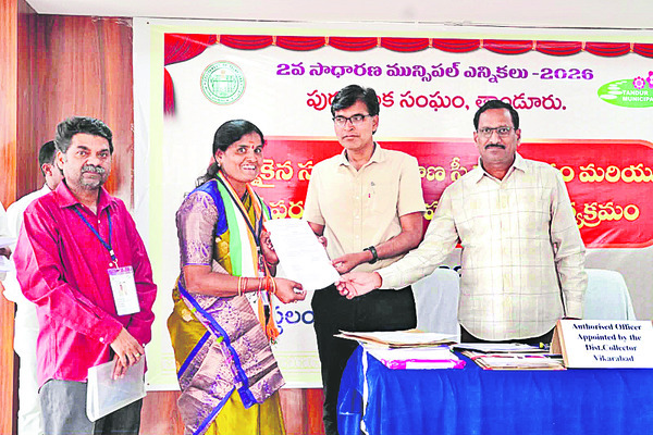 ‘పుర’ సంబురం 
11