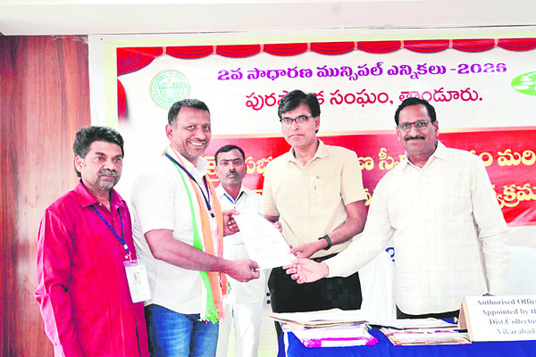 ‘పుర’ సంబురం 
12