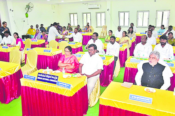 ‘పుర’ సంబురం 
7