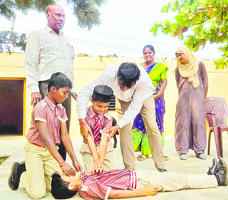 మతసామరస్యానికి ప్రతీక ఉర్సు:  మంత్రి దామోదర
3