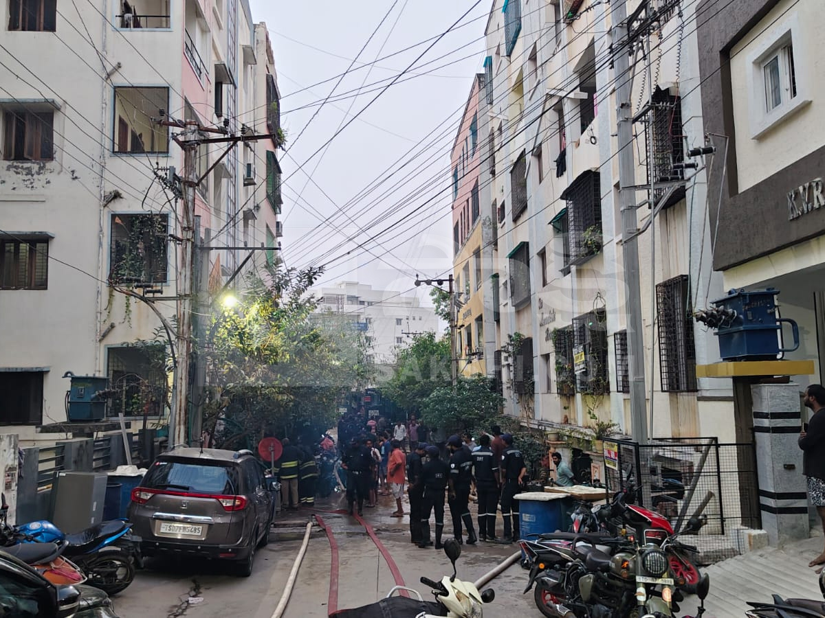 Floods inundate colonies in Manikonda13